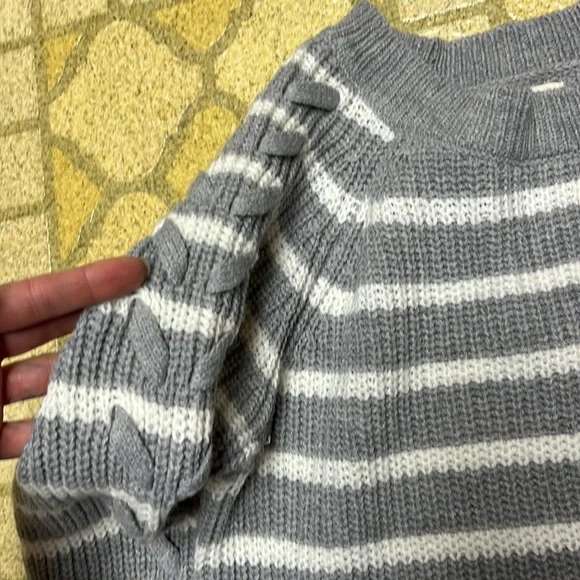 EUC SO stripped sweater - Picture 5 of 11